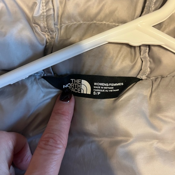 The North Face Light Gray 700 Full Vest - Picture 12 of 15